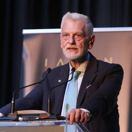 Λοβέρδος για Έλληνες στα Εμιράτα: «Αδύνατη η μεταφορά τους αν δεν ανοίξει ο εναέριος χώρος»