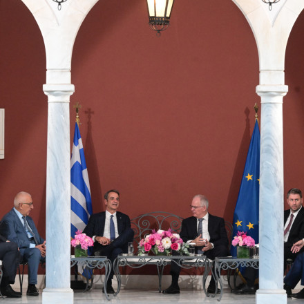 Προεδρικό Μέγαρο: Στιγμιότυπα από τον εορτασμό της 51ης επετείου της αποκατάστασης της Δημοκρατίας