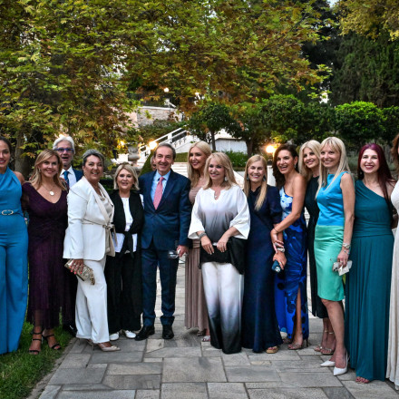 Εκλεπτυσμένη κομψότητα και καλοκαιρινή φρεσκάδα στο Προεδρικό Μέγαρο - Οι παρουσίες που ξεχώρισαν