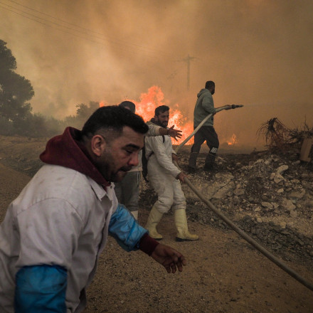 Μεγάλες φωτιές σε Εύβοια, Μεσσηνία - Απεγκλωβισμοί κατοίκων από Κύθηρα, με εγκαύματα δύο πυροσβέστες