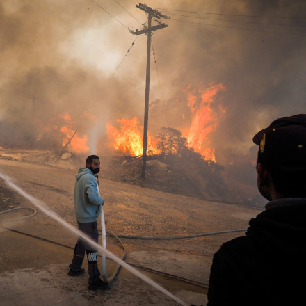 Σε πύρινο κλοιό η χώρα: Ανεξέλεγκτη η φωτιά στα Κύθηρα - Καλύτερη εικόνα σε Εύβοια, Μεσσηνία, Κρήτη