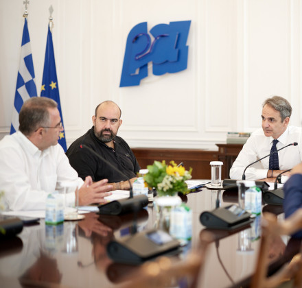 Συνάντηση Μητσοτάκη με δήμαρχο Κυθήρων για τη μεγάλη φωτιά - Έρχονται αναδάσωση και... Κύθηρα Pass Συνάντηση Μητσοτάκη με δήμαρχο Κυθήρων για τη μεγάλη φωτιά - Έρχονται αναδάσωση και... Κύθηρα Pass
