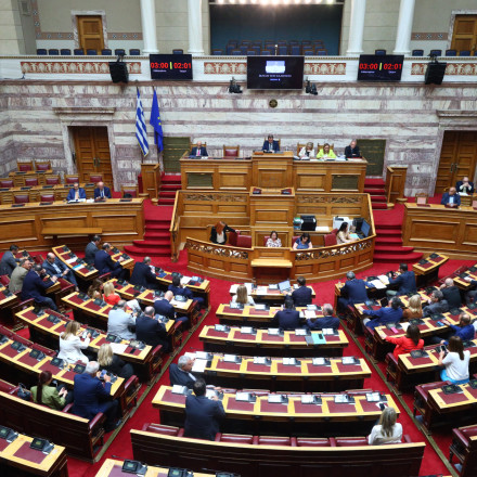 ΟΠΕΚΕΠΕ: Σε εξέλιξη στη Βουλή η μάχη επί των προτάσεων της αντιπολίτευσης για Προανακριτική Επιτροπή