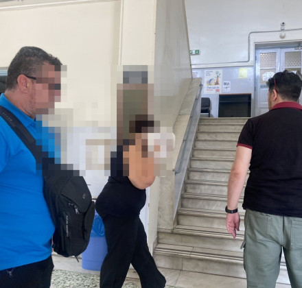 Βόλος: Προφυλακιστέα η 52χρονη για παιδική πορνογραφία και αιμομιξία με την κόρη της Βόλος: Προφυλακιστέα η 52χρονη για παιδική πορνογραφία και αιμομιξία με την κόρη της