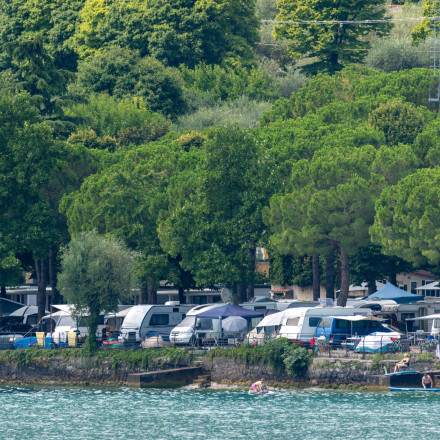 Σοβαρές καταγγελίες για γνωστό κάμπινγκ στο Σούνιο - Παραμένει ανοιχτό παρά τις δικαστικές αποφάσεις
