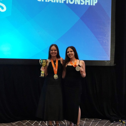 Παγκόσμιος Διαγωνισμός της Microsoft: Στην κορυφή του κόσμου δύο 17χρονες Ελληνίδες