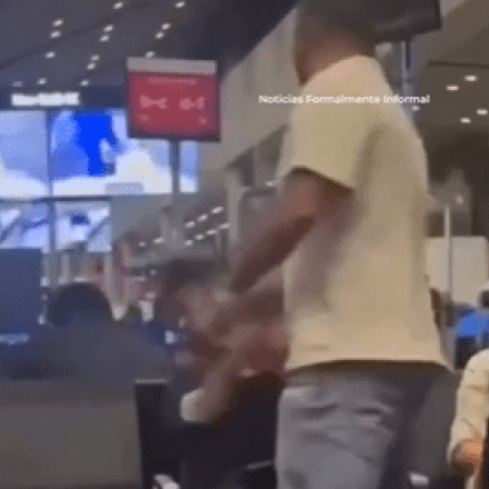 Αδιανόητο περιστατικό σε αεροδρόμιο: Επιβάτης χαστούκισε γυναίκα για μια θέση - Βίντεο σοκ