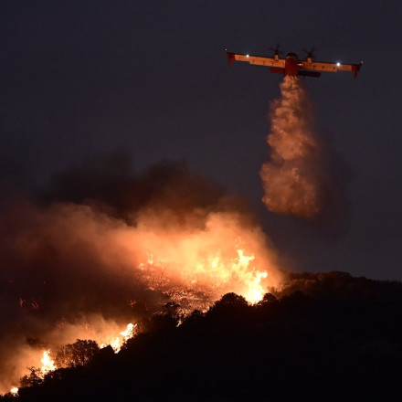 Χειροπέδες σε δύο υπαλλήλους του ΔΕΔΔΗΕ για τη φωτιά στην Κερατέα - Κάηκαν πάνω από 15.000 στρέμματα
