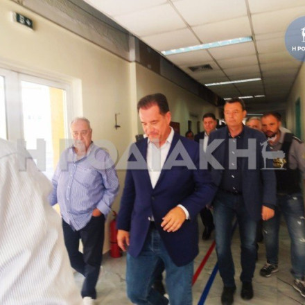 Ένταση στη Ρόδο μεταξύ Άδωνι και γιατρών: «Δεν θα ακούμε τις τσιρίδες σου» - Βίντεο