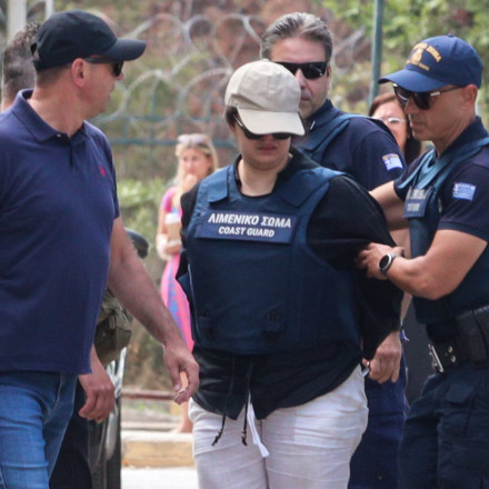 Στη φυλακή η Αλγερινή - Δεν έπεισε ότι η κόρη της ήταν νεκρή πριν την αφήσει στην παραλία