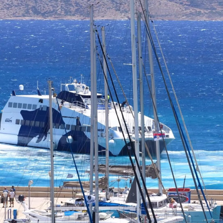 Με τη... δεύτερη έδεσε το Superjet στο Κουφονήσι - Συναρπαστικό βίντεο