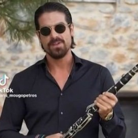 Εξομολόγηση Μουγκοπέτρου: «Δεν ξέρω αν θα ξαναπαίξω μουσική και ο λόγος δεν είναι το χέρι μου»