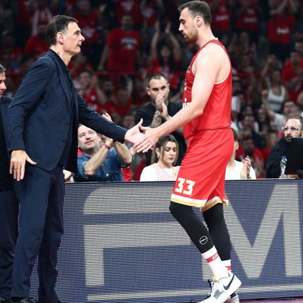 Ολυμπιακός: Αποφασίζει για... δύο ακόμη σέντερ - Ο «γρίφος» του γκαρντ