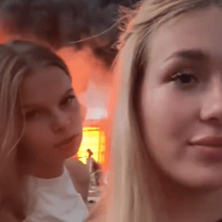 Ρωσία: Mπλεξίματα με τον νόμο για influencers: Χαμός με το βίντεο μπροστά από φλεγόμενη αποθήκη