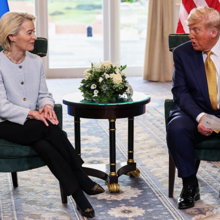 Η Ουάσιγκτον μειώνει τους δασμούς σε ευρωπαϊκά αγαθά – Στο πακέτο και τα φάρμακα