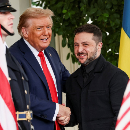 Πόλεμος στην Ουκρανία: Η απειλή με «ινδιάνικο» τσεκούρι φέρνει στο ίδιο τραπέζι Πούτιν-Ζελένσκι;