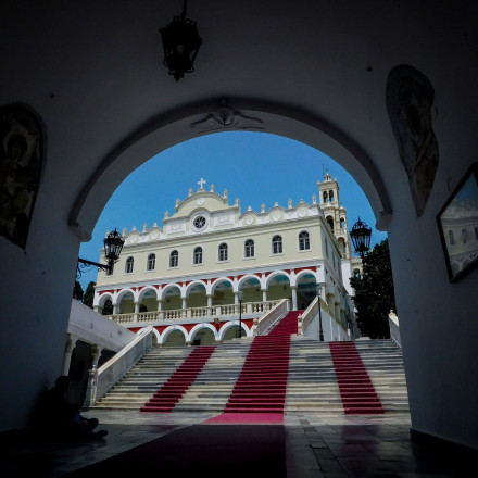 Τήνος: Η  καρδιά της Ορθοδοξίας χτυπά στο νησί της Μεγαλόχαρης - Το μεγαλύτερο προσκύνημα