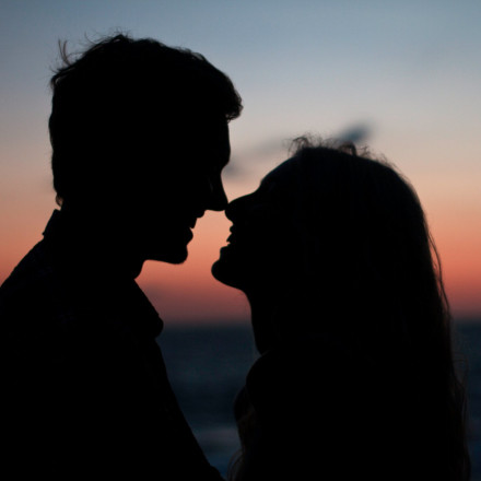 Καρδιολόγος: «Μελέτες δείχνουν ότι τα ζευγάρια που φιλιούνται τακτικά έχουν χαμηλότερη χοληστερόλη»