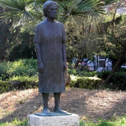 Έκλεψαν το άγαλμα «Η Γυναίκα του Λαού» στη Νίκαια - Θλίψη και θυμός