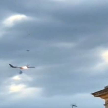 Έκρηξη στον αέρα: Παραλίγο τραγωδία στον ουρανό της Κέρκυρας με αεροπλάνο που έπιασε φωτιά