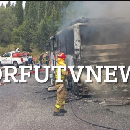 «Λαμπάδιασε» τουριστικό λεωφορείο στην Κέρκυρα - Σώοι όλοι οι επιβάτες