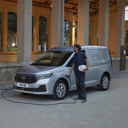 Ford Transit: 60 χρόνια καινοτομίας, δύναμης και αξιοπιστίας στους δρόμους