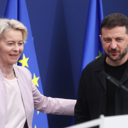 Ούρσουλα Φον ντερ Λάιεν: «Τα σύνορα δεν αλλάζουν με τη βία - Η ειρήνη να επιβληθεί με δύναμη»