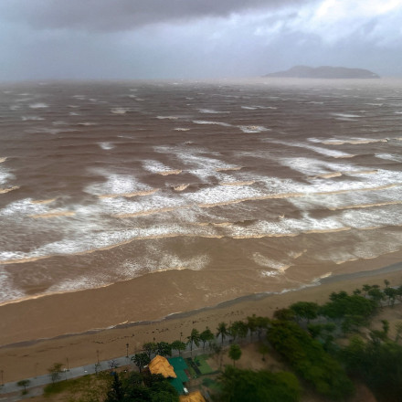 Συναγερμός στο Βιετνάμ για τον τυφώνα Κατζίκι: 325.000 κάτοικοι εγκαταλείπουν τα σπίτια τους