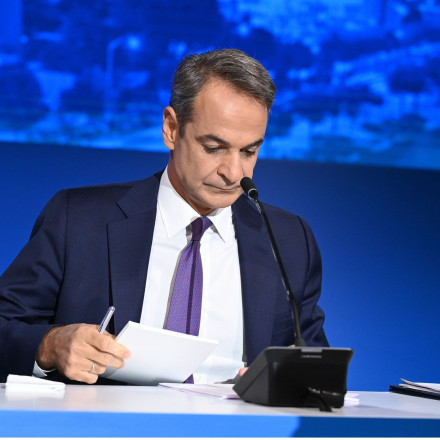 Η «ΔΕΘ των φοροελαφρύνσεων» – Το σχέδιο Μητσοτάκη για μεσαία τάξη, οικογένεια και ο εκλογικός νόμος