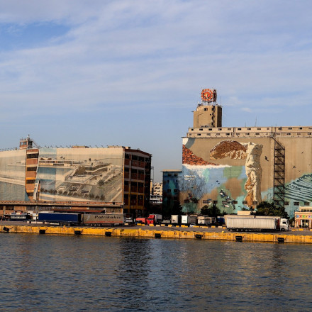 Γυναίκα εντοπίστηκε νεκρή στο λιμάνι του Πειραιά - Η στιγμή της ανάσυρσης