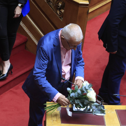 Ενός λεπτού σιγή στην πρώτη συνεδρίαση της Βουλής για τον θάνατο του Απόστολου Βεσυρόπουλου