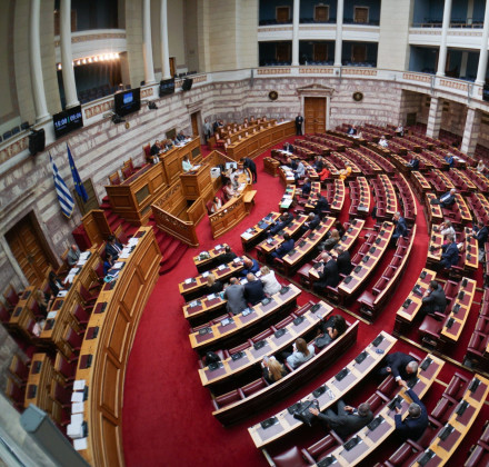 Αντιδράσεις εντός και εκτός Βουλής για το νέο πειθαρχικό δίκαιο των δημοσίων υπαλλήλων Αντιδράσεις εντός και εκτός Βουλής για το νέο πειθαρχικό δίκαιο των δημοσίων υπαλλήλων