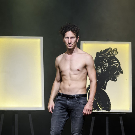 «Αίας»: Η θρυλική παράσταση επιστρέφει – Πρώτη στάση: Αθήνα