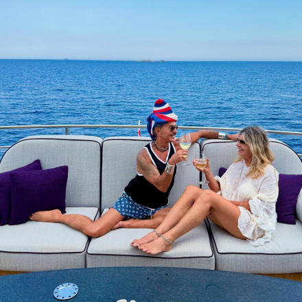 Λάκης Γαβαλάς: Με την παιδική του φίλη στην Κορσική