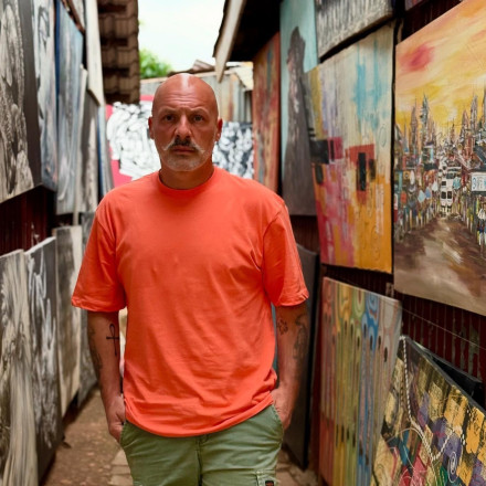 Νίκος Μουτσινάς: «Χαμένος» στην Τανζανία