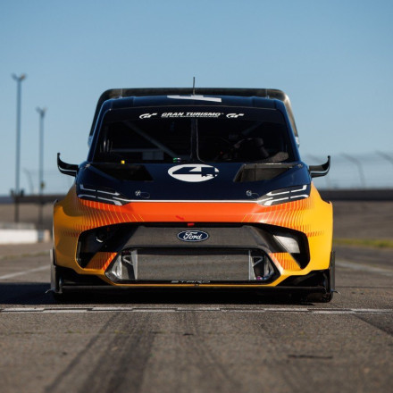 To Ford Transit γράφει (ξανά) ιστορία στο Nürburgring