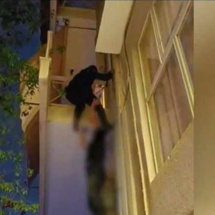 «Το κάνουν τραγικό, σαν δολοφονία»: Προκαλεί η μητέρα του 5χρονου που ήταν κλειδωμένος στα Καμίνια