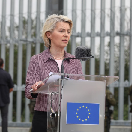 Ούρσουλα φον ντερ Λάιεν στους FT: Καταρτίζονται σχέδια για αποστολή στρατευμάτων στην Ουκρανία