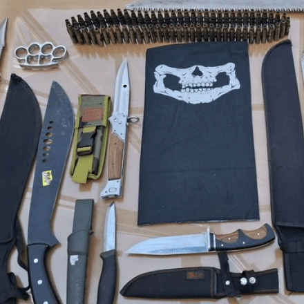 Ηγουμενίτσα: Πλήθος μαχαιριών και κάλυκες σε αποσκευές 18χρονου