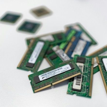 Ηλεκτρονικές πλακέτες που λιώνουν στο νερό: Νέα τεχνολογία μειώνει δραστικά τα ηλεκτρονικά απόβλητα