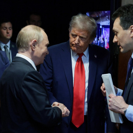 Την ώρα που η Ευρώπη «βράζει» οι ΗΠΑ «ρίχνουν γέφυρες» με Ρωσία - Τι αποκαλύπτει το Politico