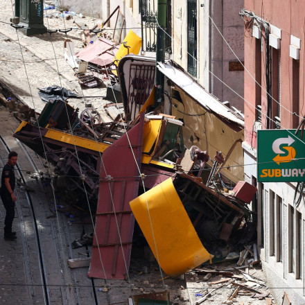 Λισαβόνα: «Εκτός προδιαγραφών» το καλώδιο που συνέδεε τα βαγόνια του τελεφερίκ Γκλόρια