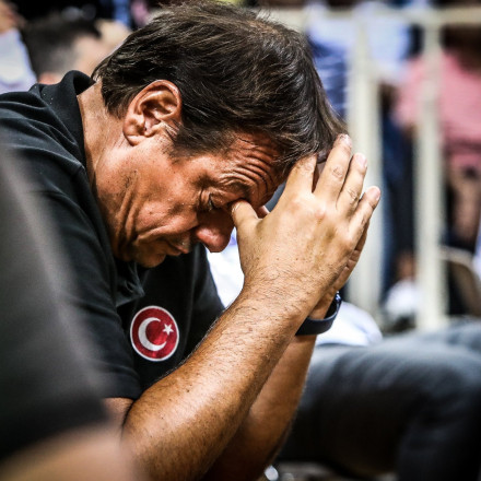 Όταν η Εθνική Ελλάδας ταπείνωσε τον Εργκίν Αταμάν - Σόου με τεχνικές ποινές σε γαλανόλευκη νίκη