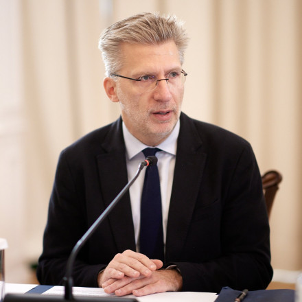 Οι δικαστικοί στο πλευρό της συζύγου του Άκη Σκέρτσου μετά τις επιθέσεις της Ζωής Κωνσταντοπούλου