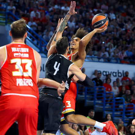 Ήττα του Ολυμπιακού από την Παρί παρά την καλή εμφάνιση Βεζένκοφ