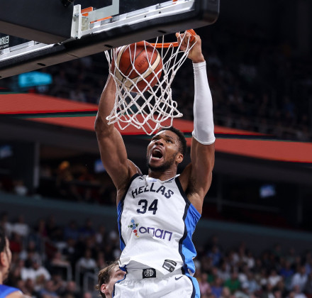 Ελλάδα-Φινλανδία (92-89): Και σαν πρώτα ανδρειωμένη ανέβηκε στο βάθρο και πήρε το μετάλλιο! Ελλάδα-Φινλανδία (92-89): Και σαν πρώτα ανδρειωμένη ανέβηκε στο βάθρο και πήρε το μετάλλιο!