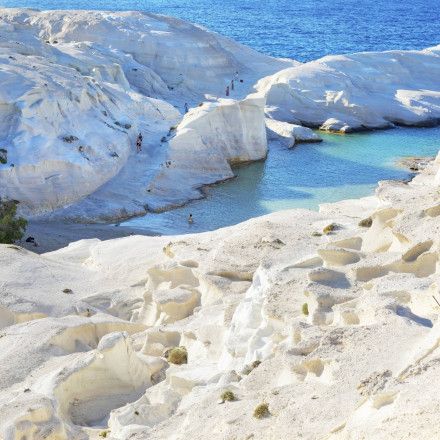 Μήλος: Ανακαλείται η οικοδομική άδεια για το ξενοδοχείο στο Σαρακήνικο – «Δικαίωση» λέει ο Δήμος