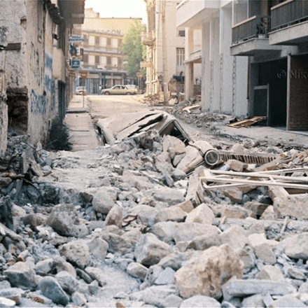 Σαν σήμερα: Όταν ο σεισμός των 6 Ρίχτερ ισοπέδωσε την Καλαμάτα - Βίντεο από την πρωτοφανή καταστροφή