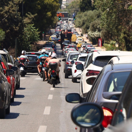 Κίνηση: Κομφούζιο σε Κηφισό και λεωφόρο Αθηνών - «Κοκκινίζουν» Κηφισίας και κέντρο