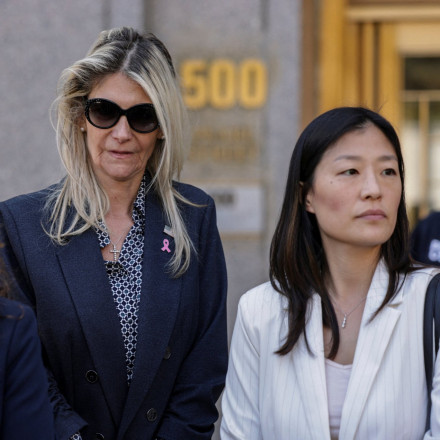 Ποινή 4,5 ετών για τη σύζυγο του Μπομπ Μενέντεζ - «Έκανα λάθος για τον σύζυγό μου»